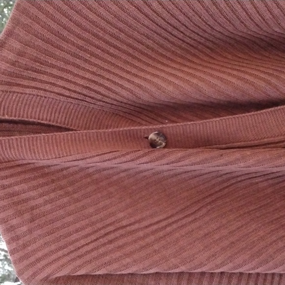 Lovely Wrap w/button OS - Picture 3 of 5